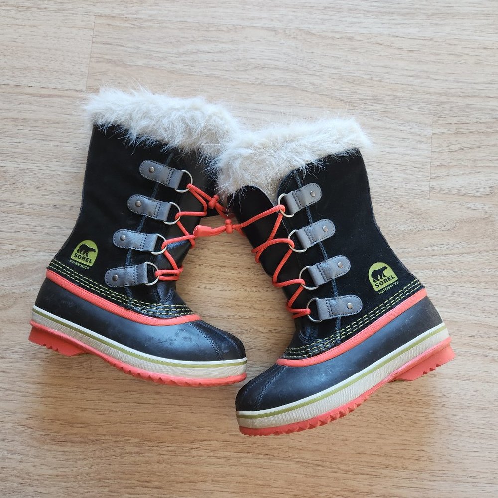 NWoB Sorel Joan of Arctic Suede Waterproof -40 Winter Boots Mid Calf Black Youth
